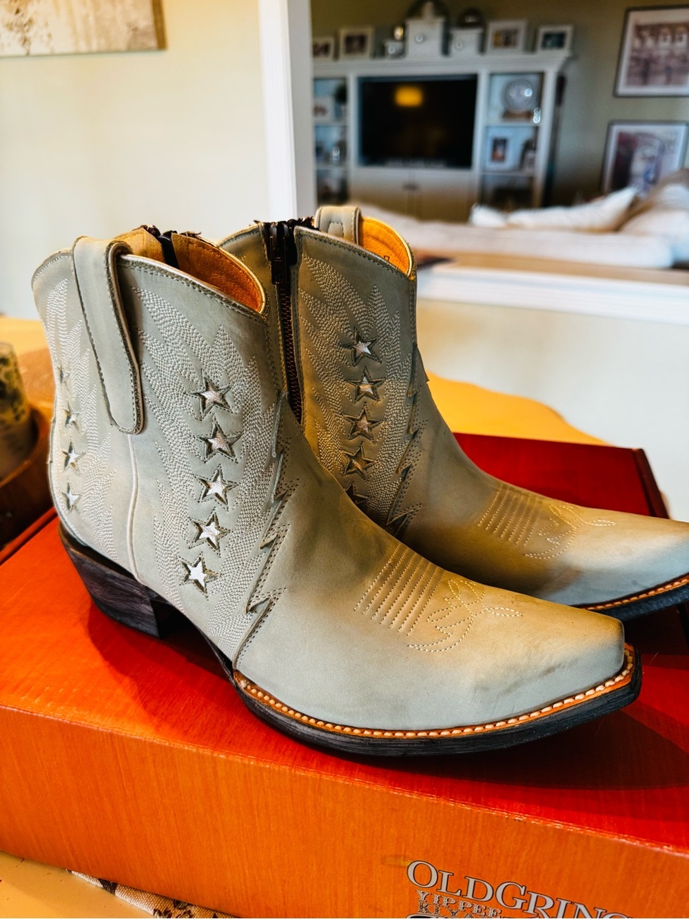 Old Gringo Leather Star Stitch Ankle Boots (Legacy Short Zipper 7”/Usado Snow)